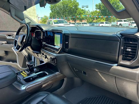 Used 2023 Chevrolet Silverado 1500 LT w/ Z71 Off-Road Package AWD/4WD image 30