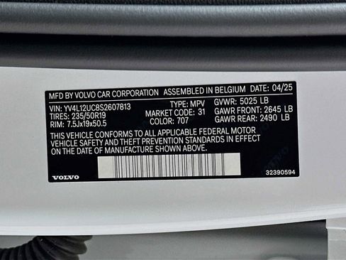 Used 2025 Volvo XC40 B5 Plus w/ Climate Package image 30