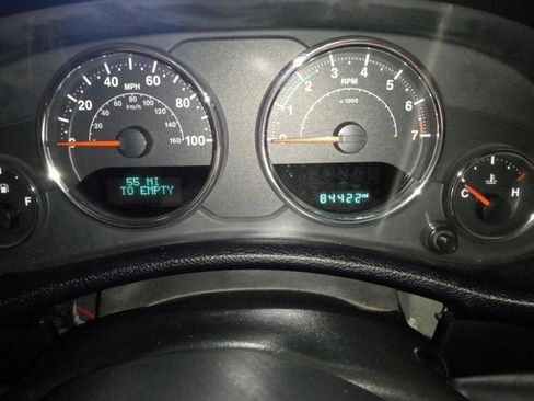 Used 2017 Jeep Wrangler Unlimited Sahara w/ Connectivity Group AWD/4WD image 12