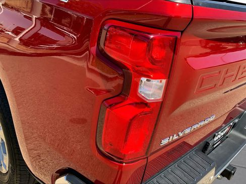 Used 2025 Chevrolet Silverado 1500 LTZ AWD/4WD image 32