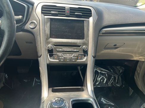 Used 2017 Ford Fusion SE w/ Fusion SE Technology Package FWD image 20