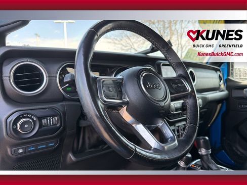 Used 2022 Jeep Wrangler Unlimited Sahara w/ Cold Weather Group AWD/4WD image 17