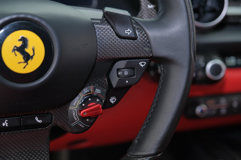Used 2018 Ferrari 812 Superfast RWD image 34