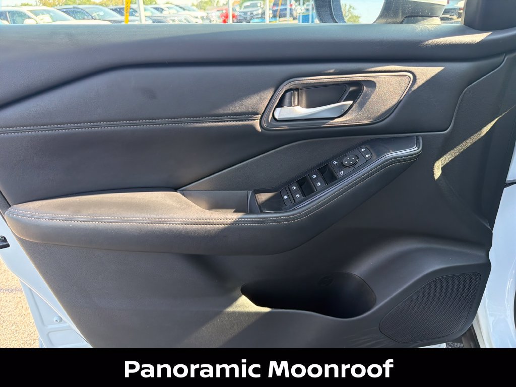 Certified 2025 Nissan Rogue SV w/ SV Premium Package FWD image 12