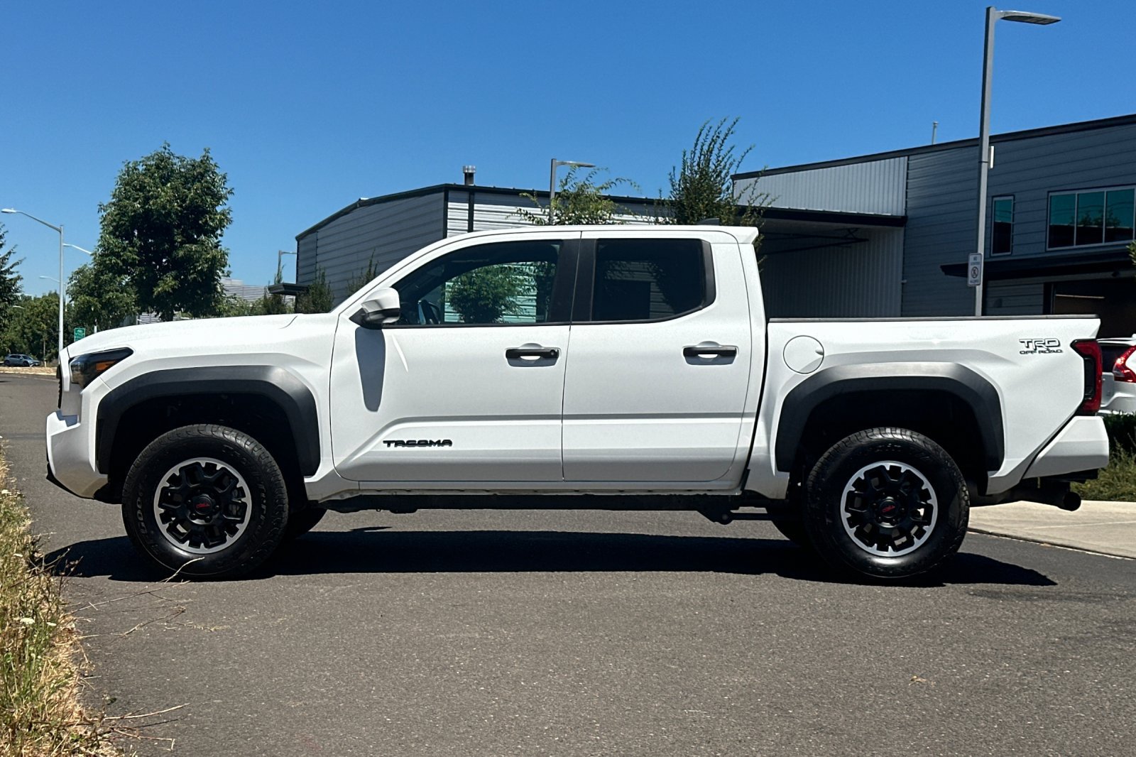 Used 2024 Toyota Tacoma TRD Off-Road AWD/4WD image 6