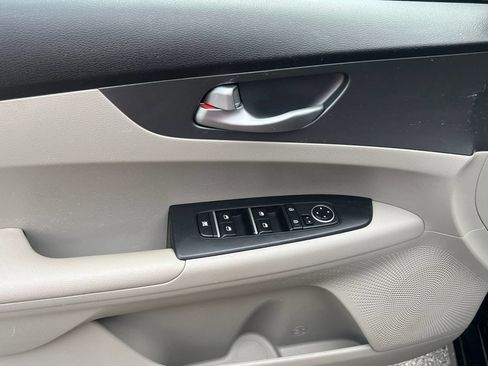 Used 2019 Kia Forte LXS FWD image 12