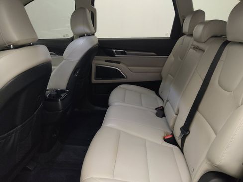 Used 2020 Kia Telluride S w/ S 8 Passenger Seating Package FWD image 18