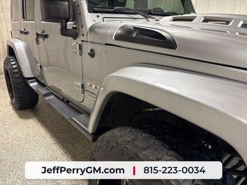 Used 2018 Jeep Wrangler Unlimited Sahara w/ Connectivity Group AWD/4WD image 8