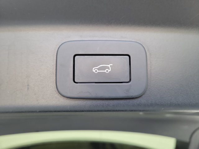Used 2025 Jaguar F-PACE R-Dynamic S AWD/4WD image 9