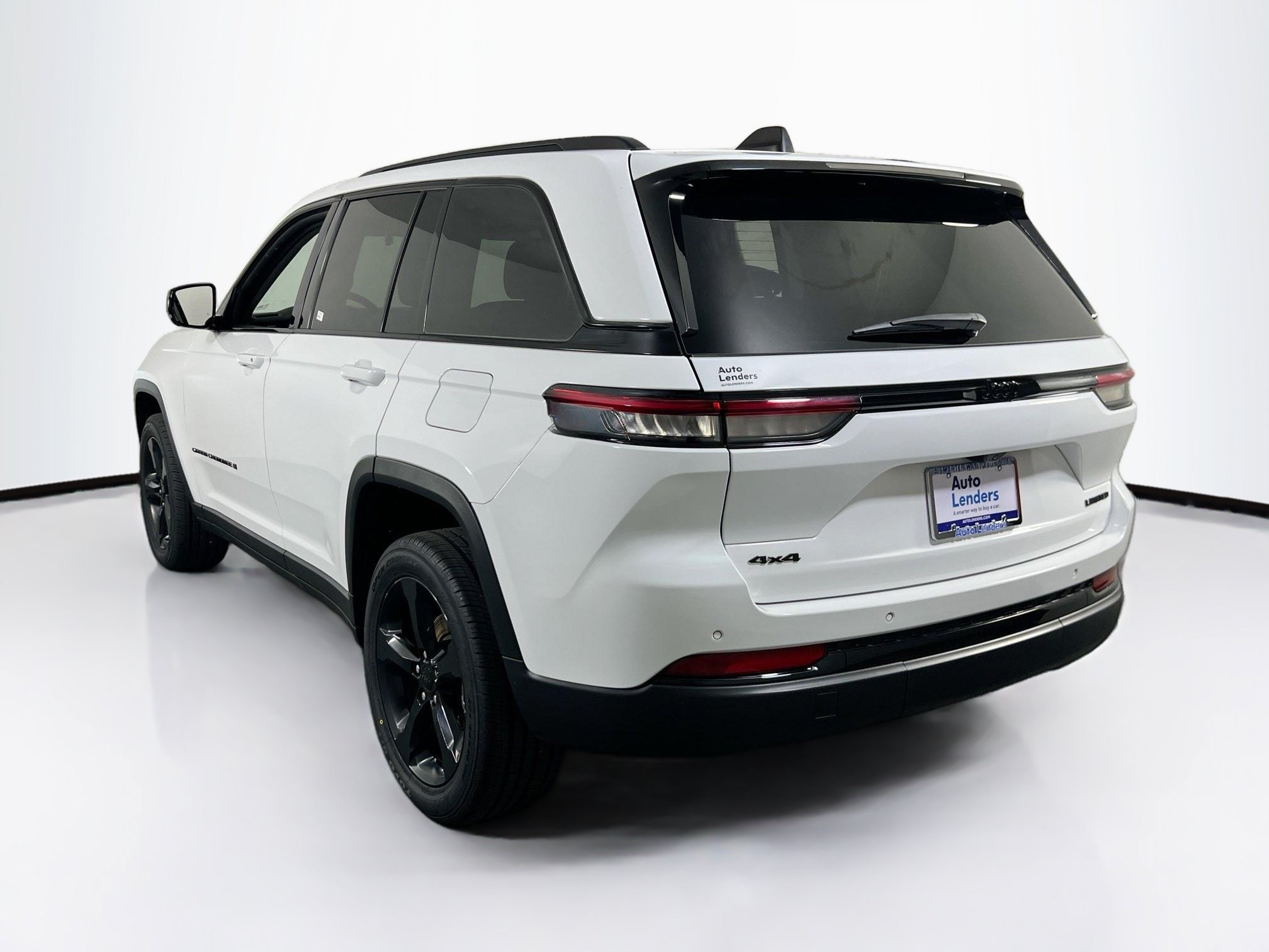 Used 2023 Jeep Grand Cherokee Limited w/ Black Appearance Package AWD/4WD image 7