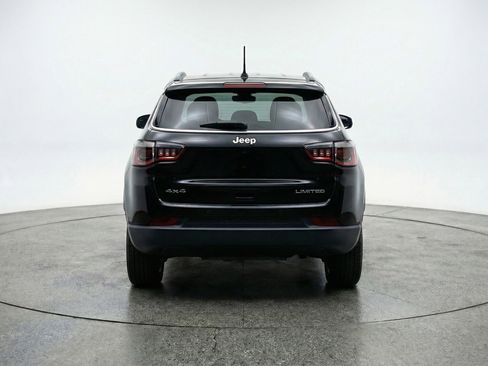 Used 2025 Jeep Compass Latitude AWD/4WD image 7