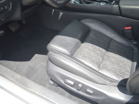 Used 2017 Nissan Maxima Platinum FWD image 11