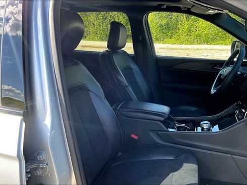 Used 2023 Jeep Grand Cherokee L Laredo AWD/4WD image 7