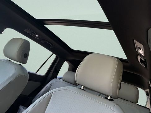 Certified 2020 Volkswagen Tiguan SE R-Line FWD image 19