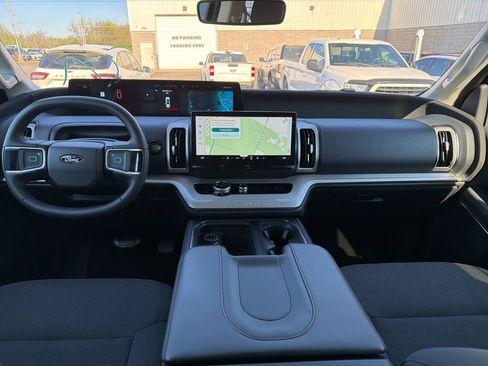Used 2025 Ford Expedition Max Active AWD/4WD image 5