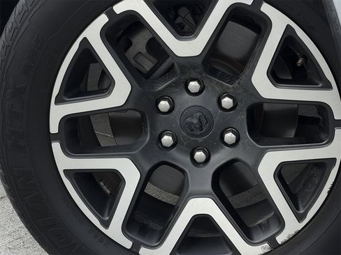 Used 2025 RAM 1500 Laramie image 10