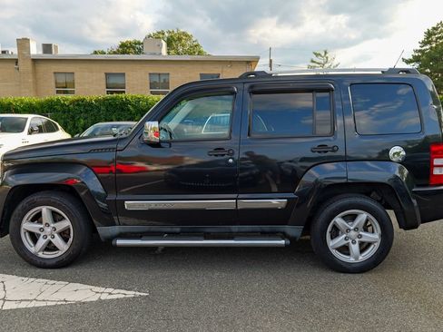 Used 2011 Jeep Liberty Limited w/ Chrome Accents Group AWD/4WD image 4