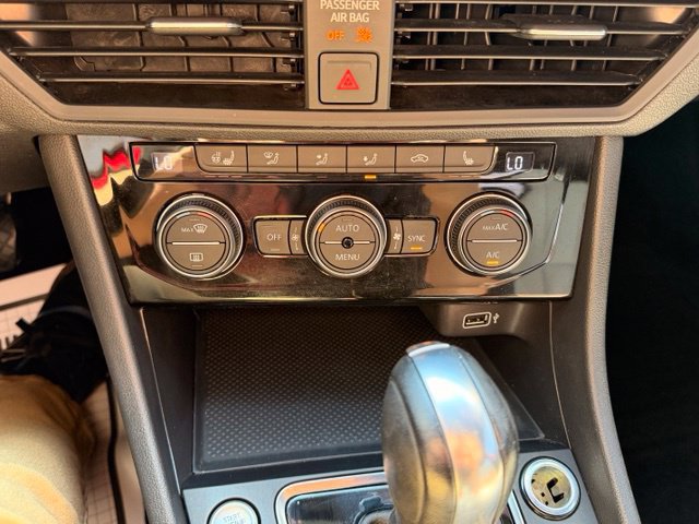 Used 2019 Volkswagen Jetta R-Line w/ R-Line Cold Weather Package FWD image 20