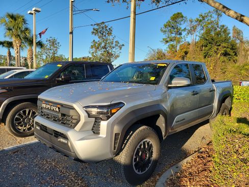 Used 2024 Toyota Tacoma TRD Off-Road image 29