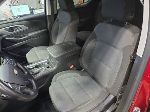 Used 2021 Chevrolet Traverse LT image 16