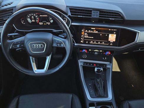 Used 2024 Audi Q3 2.0T Premium image 11