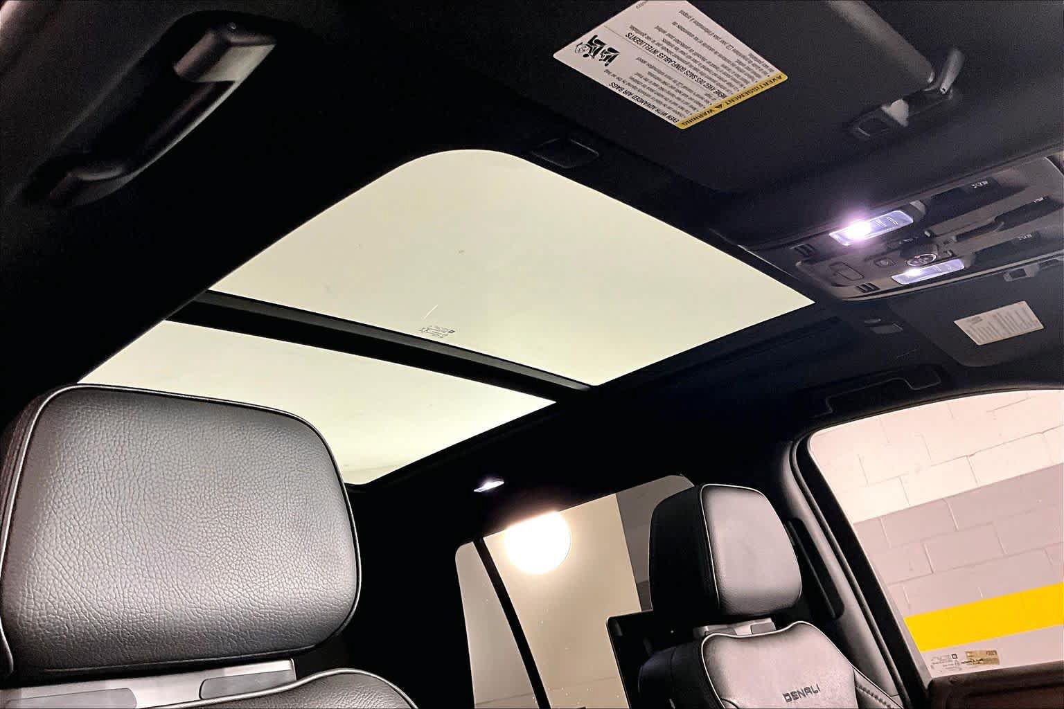 Used 2022 GMC Yukon Denali AWD/4WD image 13