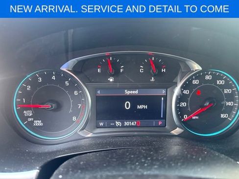 Used 2023 Chevrolet Traverse LT FWD image 12