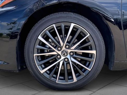 Used 2024 Lexus ES 350 w/ Premium Package FWD image 17