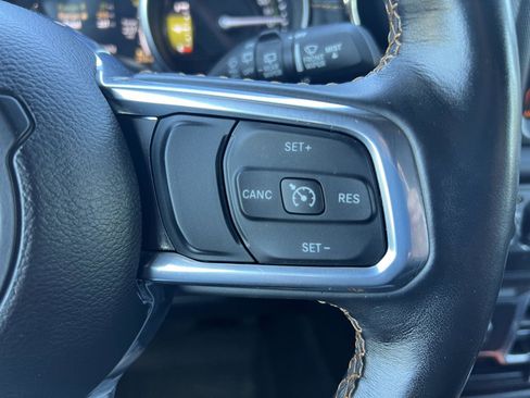 Used 2023 Jeep Wrangler Unlimited Sahara AWD/4WD image 23