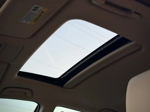 Used 2017 Honda Accord Touring image 8