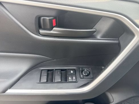 Used 2025 Toyota RAV4 LE AWD/4WD image 23