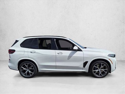 Certified 2026 BMW X5 xDrive40i w/ M Sport Package AWD/4WD image 4