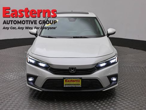 Used 2022 Honda Civic Touring image 2