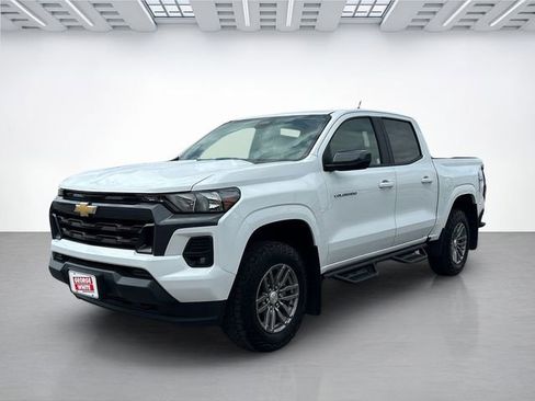 Used 2023 Chevrolet Colorado LT w/ LT Convenience Package II AWD/4WD image 8
