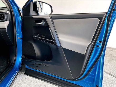 Used 2017 Toyota RAV4 Limited image 23