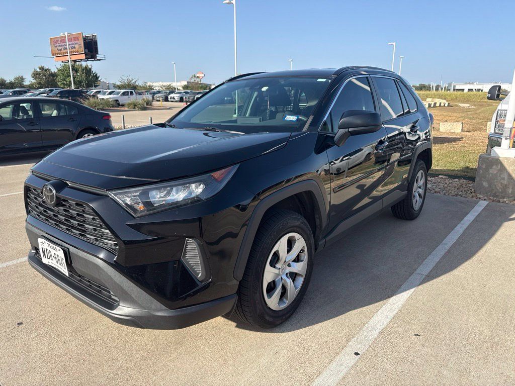 Used 2020 Toyota RAV4 LE FWD image 5