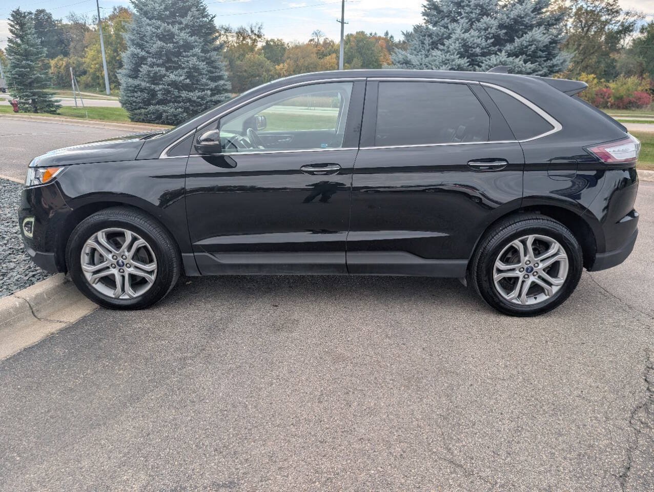 Used 2017 Ford Edge Titanium w/ Equipment Group 301A AWD/4WD image 6