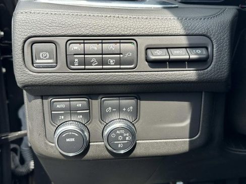 Used 2022 GMC Yukon XL Denali image 21