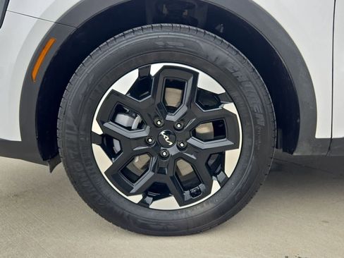 Certified 2025 Kia Sorento S image 12