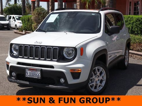 Used 2023 Jeep Renegade Latitude w/ Sun & Fun Group image 4