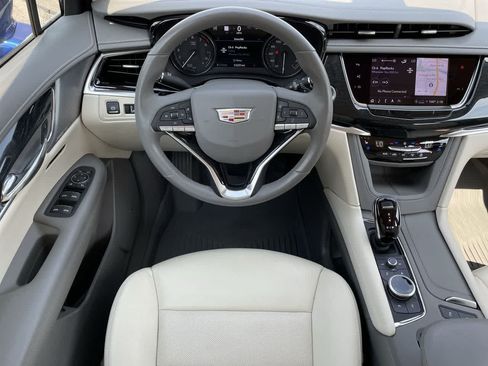 Used 2023 Cadillac XT6 Premium Luxury w/ Technology Package AWD/4WD image 11