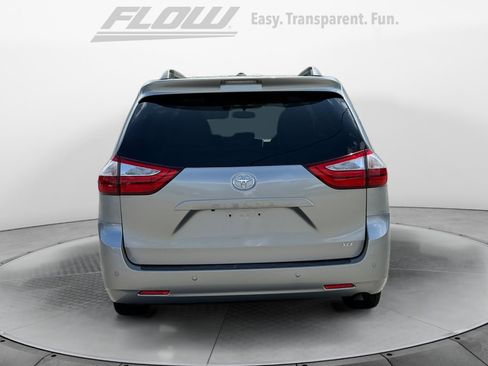 Used 2016 Toyota Sienna XLE Premium FWD image 8
