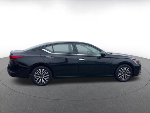 Used 2025 Nissan Altima 2.5 SV image 16