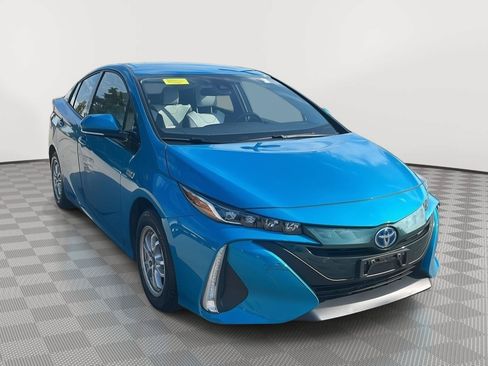 Used 2017 Toyota Prius Prime Premium FWD image 3