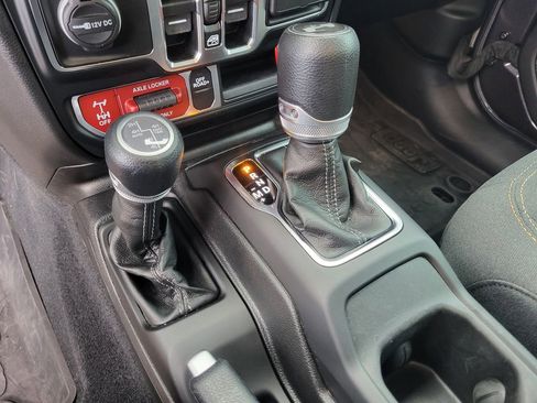 Used 2024 Jeep Wrangler Unlimited image 21