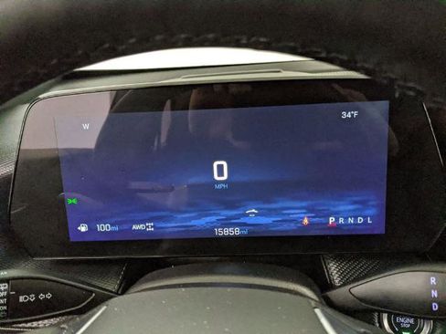 Used 2025 Chevrolet Equinox LT AWD/4WD image 11