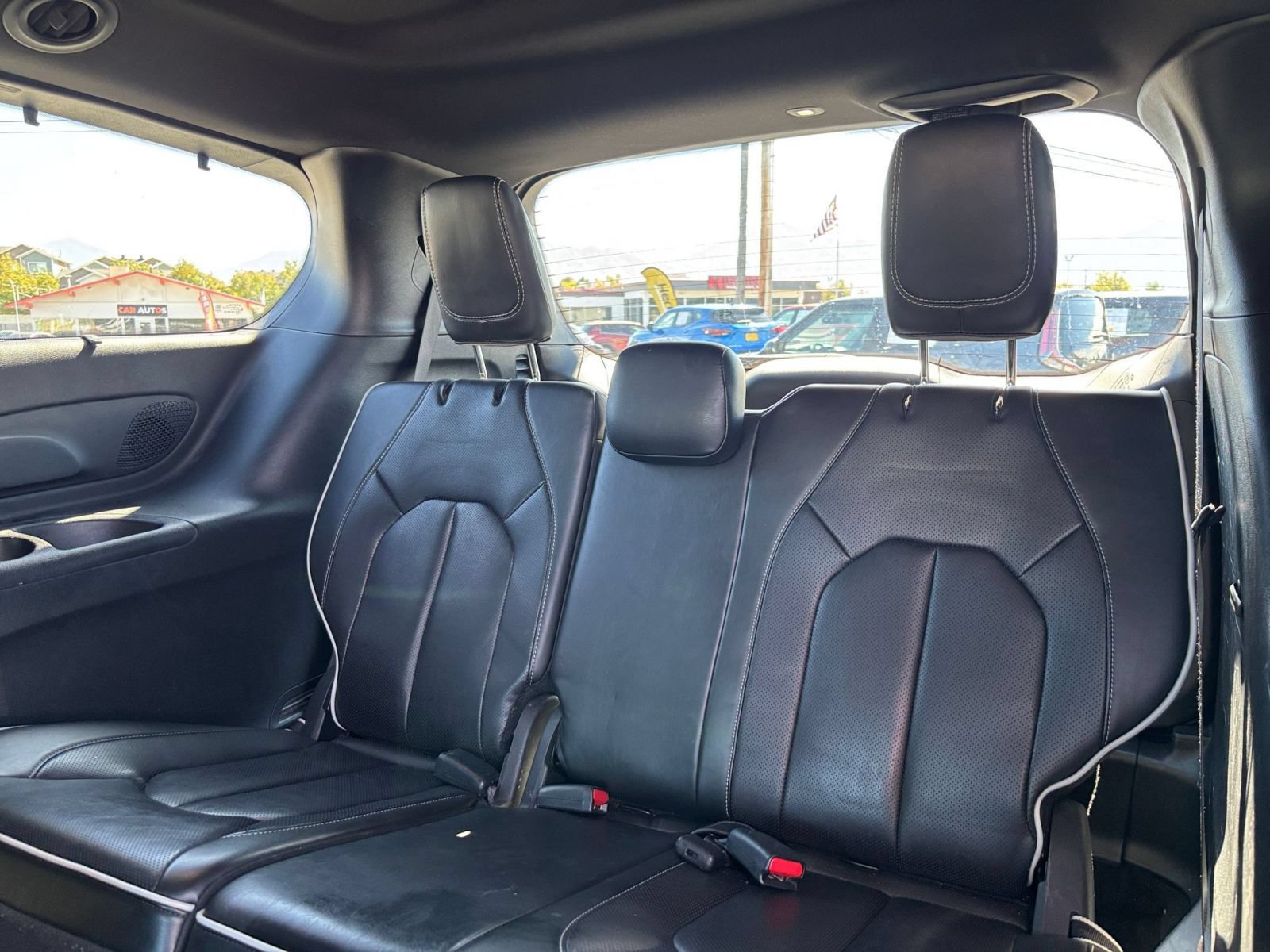 Used 2025 Chrysler Pacifica Limited FWD image 32