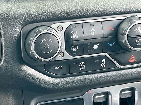 Used 2025 Jeep Wrangler Sport AWD/4WD image 19