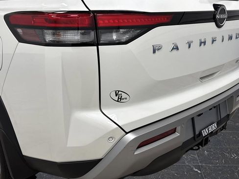 Used 2024 Nissan Pathfinder Platinum w/ Cargo Package image 36