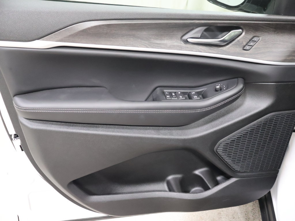 New 2027 Jeep Grand Cherokee Limited AWD/4WD image 9
